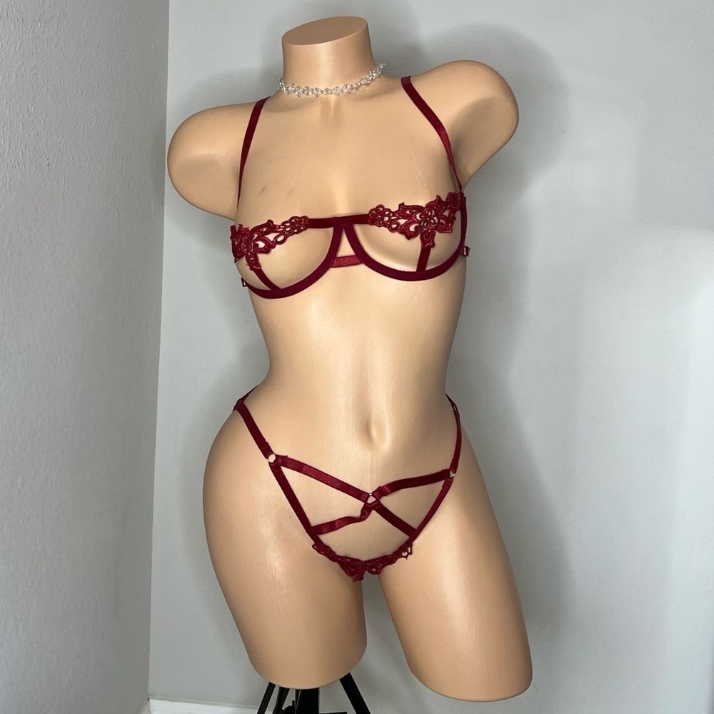 Floral Hollowed Out Lingerie Set (Red)